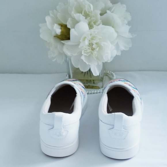 NEW UGG Caplan White Rainbow Slip On Sneakers Size 6 Kids/Youth / Size 8 Women's - Picture 9 of 14